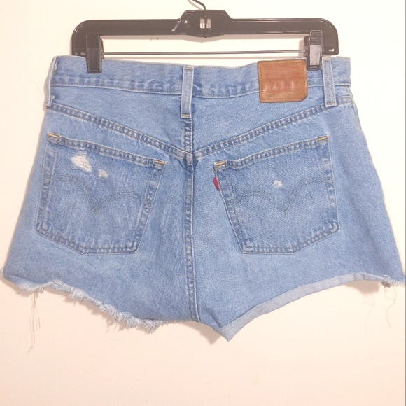 Levi's Premium Women's 501® Original Fit High Rise Cutoff Denim Shorts Light EUC - Picture 8 of 14